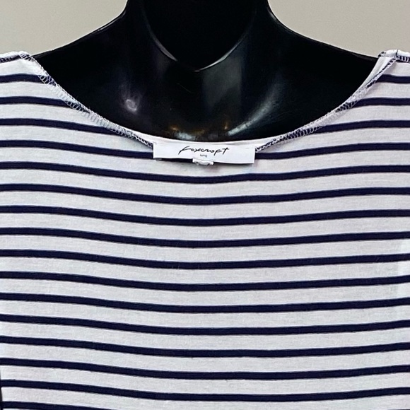 Foxcroft Cold Shoulder Top - Picture 4 of 4